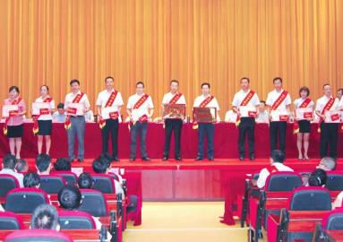 渠县举行教师节庆祝表彰大会(图)