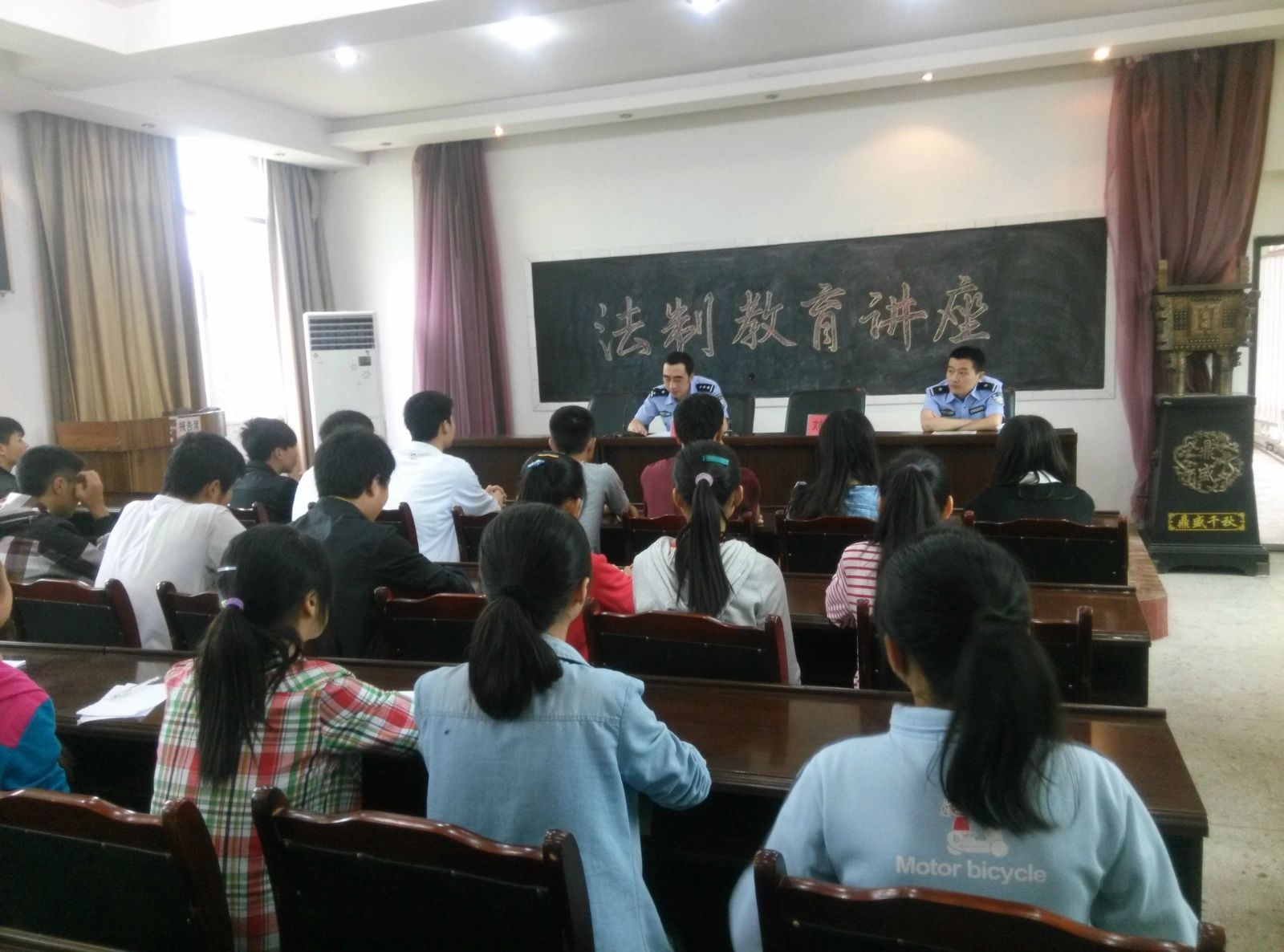 清溪中学举行法制教育讲座