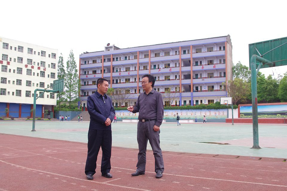 县委王书记到清溪中学调研党的群众路线教育实践活动开展情况