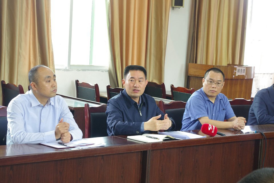 县委王书记到清溪中学调研党的群众路线教育实践活动开展情况