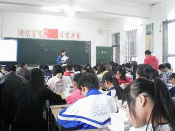 涌兴中学举行第二轮教师赛课活动