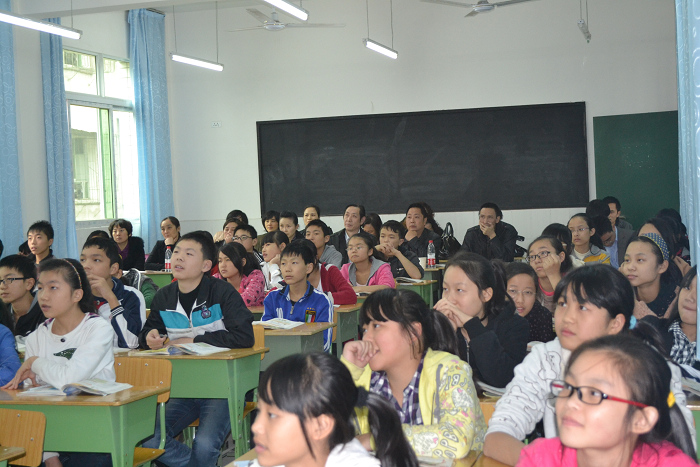 渠县举行青年物理教师赛课活动