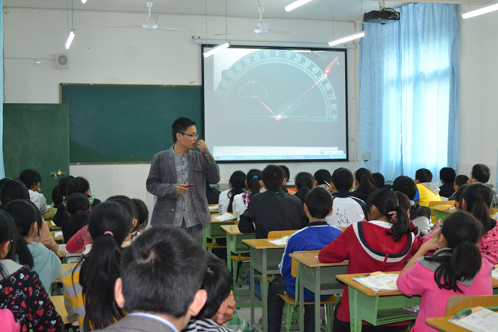 渠县举行青年物理教师赛课活动