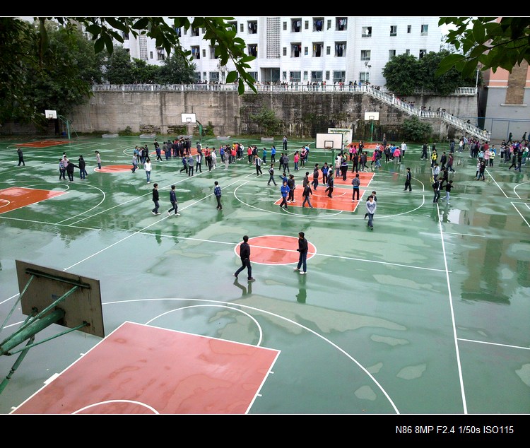 漂亮的渠县中学前操场（手机片片）