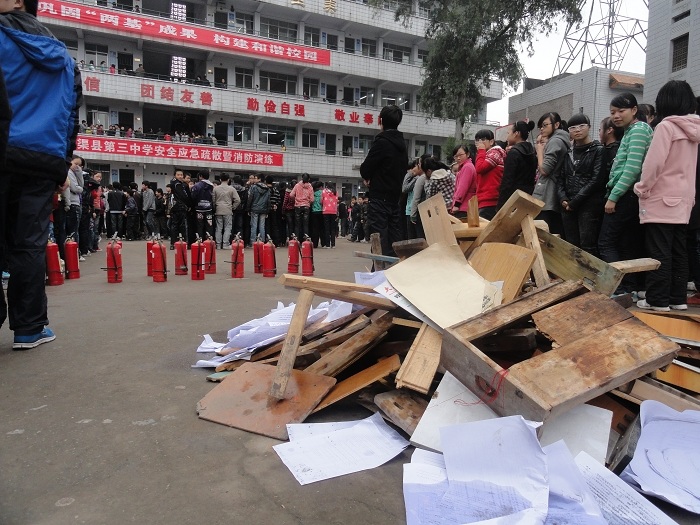 渠县三中进行消防疏散安全演练