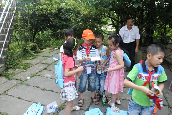 青少年校外活动中心小记者训练营文学采风活动