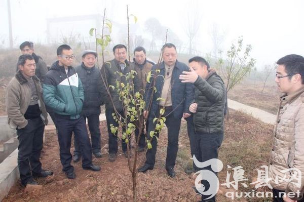 县政协组织土溪镇广禄村干部、困难群众考察学习精准扶贫工作