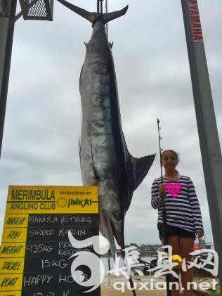 邦迪格近日跟着父亲在新州海岸上钓上一条147公斤重的旗鱼。