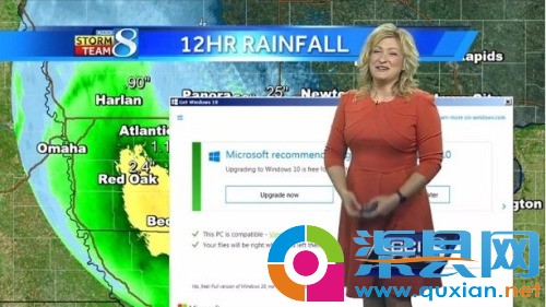 国外KCCI电视台在新闻直播气象时，背景屏幕弹出windows10升级窗口。