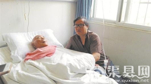 男子照顾瘫父十年不中断 请替身参加女儿婚礼