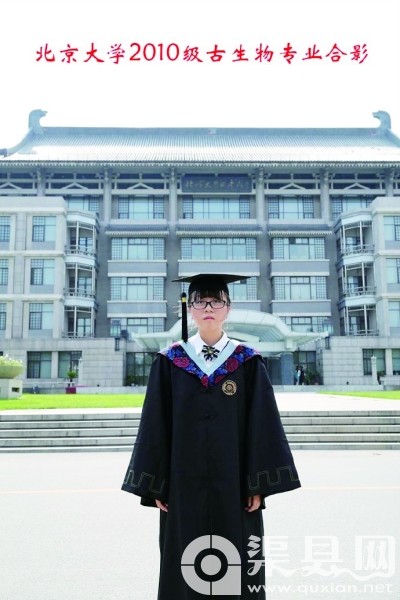 薛逸凡当年“一个人的毕业照”，让大学四年默默无闻的她在网络上爆红。