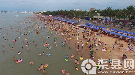 20万人海边“洗龙水”