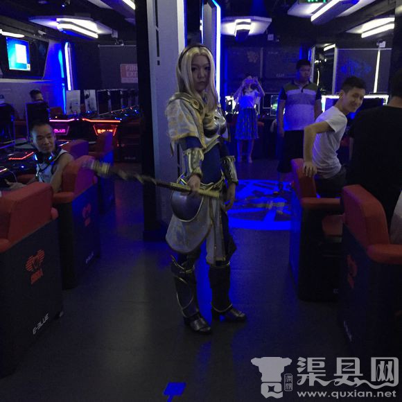 渠县宜博电竞管往事店，cosplay活动即将开始。