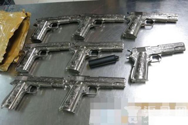 港籍中年妇女身背8把枪在深圳“闯关”被抓