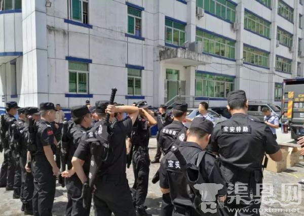 深圳警察配备“大宝剑”巡逻：非真剑而是警棍