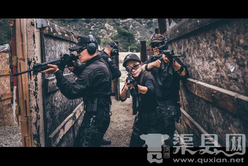 中国女子美国玩枪百步穿杨 令狙击手刮目(组图)