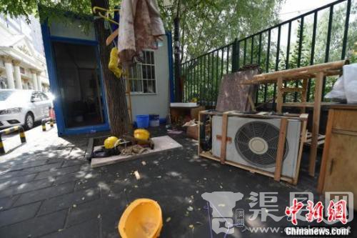 北京“柜族”居所被责令拆除 工人被临时安置住宿