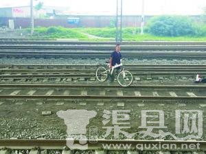 北京一男子横穿铁路被撞身亡 多处有安全提示