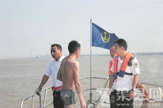 男子凌晨野泳被浪卷走 顺长江漂流50公里后得救