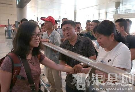 7 月 31 日，爸爸妈妈在南京禄口机场接到了周江雯