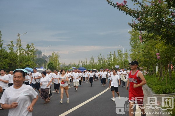 渠县开展中老年人全民健身快步走活动