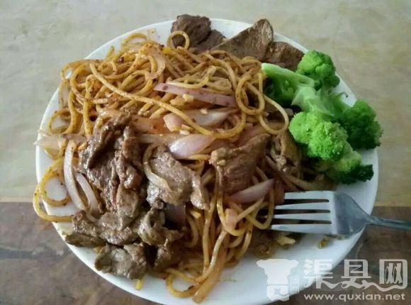 来一波，黑椒牛肉意面。