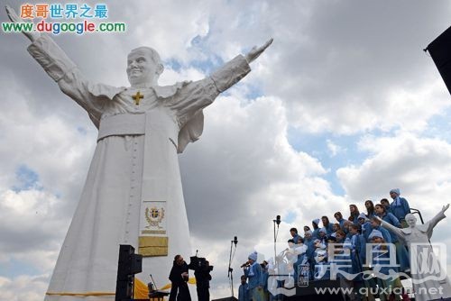 世界最高的圣若望·保禄二世雕像：波兰打破吉尼斯世界纪录