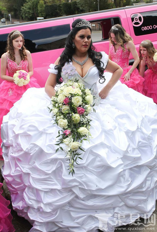 127斤的婚纱：居然比新娘本人还重