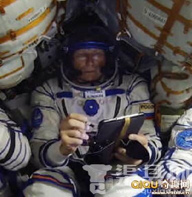 美国宇航员斯科特返回地球：创太空逗留记录