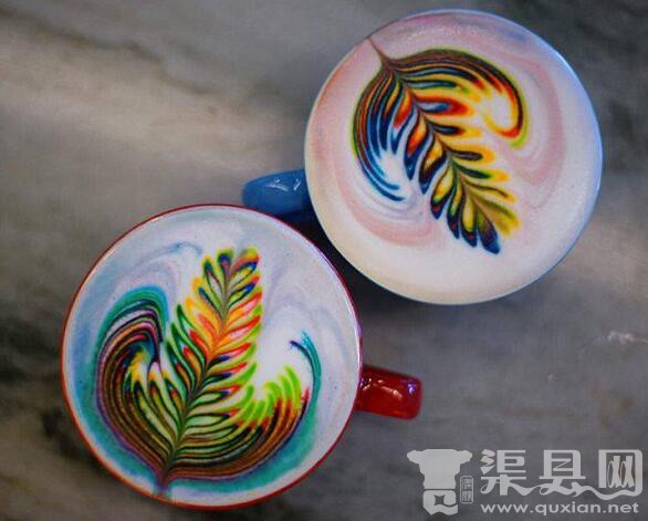 咖啡也不单一：咖啡师竟做出彩色拉花拿铁