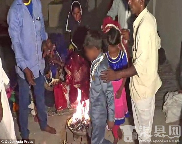 印度11岁男童和5岁女童婚礼 新娘痛哭