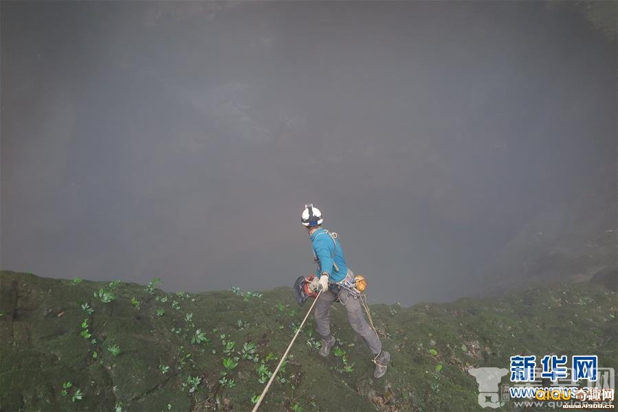 广西东兰县发现深约420米罕见天坑长16.5公里
