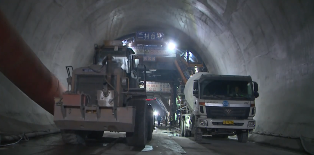 最新进展！成达万高铁华蓥山隧道已掘进2千米，完成58％年度目标任务