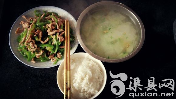 没错，吃出了一股青椒肉丝味儿