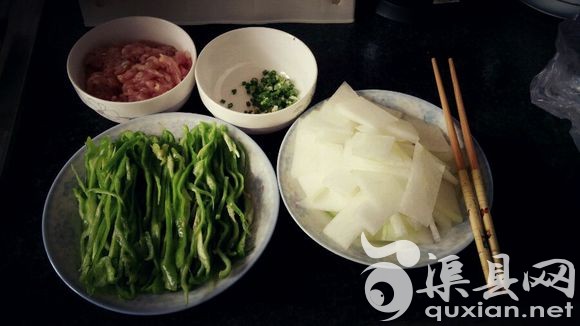 没错，吃出了一股青椒肉丝味儿