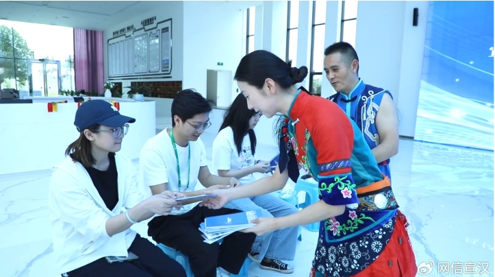 宣汉县“e企清源”网络普法主题宣传活动走进宣汉正原微玻纤有限公司