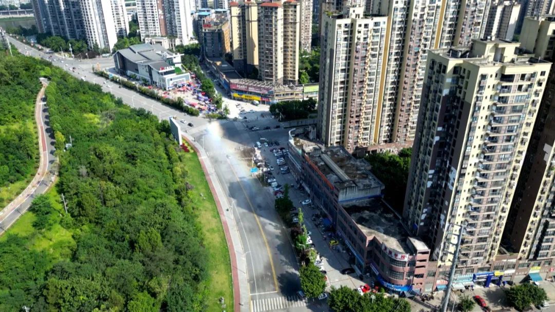 连续报道守护洁净的“三条线”（二）不停歇的“清运线”