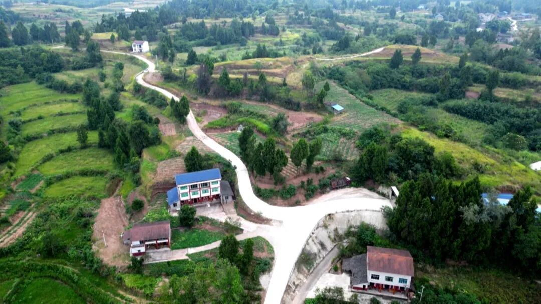 土溪镇三星村加快便民路建设