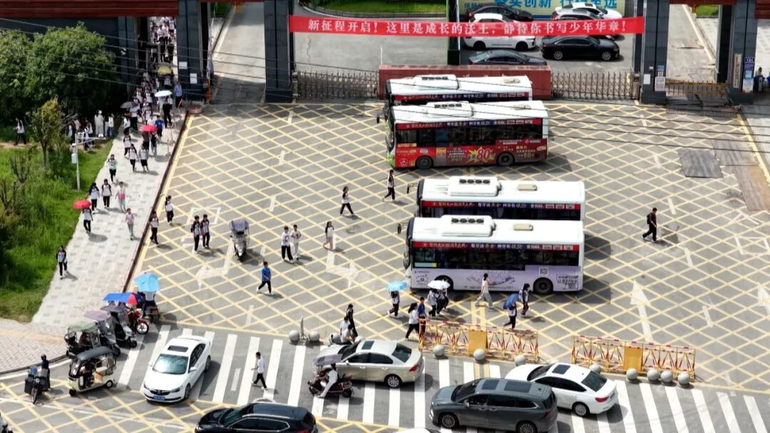 渠县：整治校园周边交通构建安全通行环境