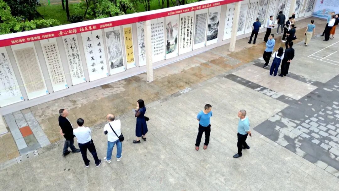 渠县：丹青映华诞 观展度国庆