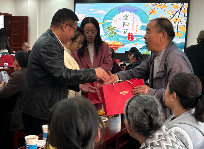 【网络中国节·重阳】渠县市场监督管理局召开重阳节座谈会共话发展敬老情