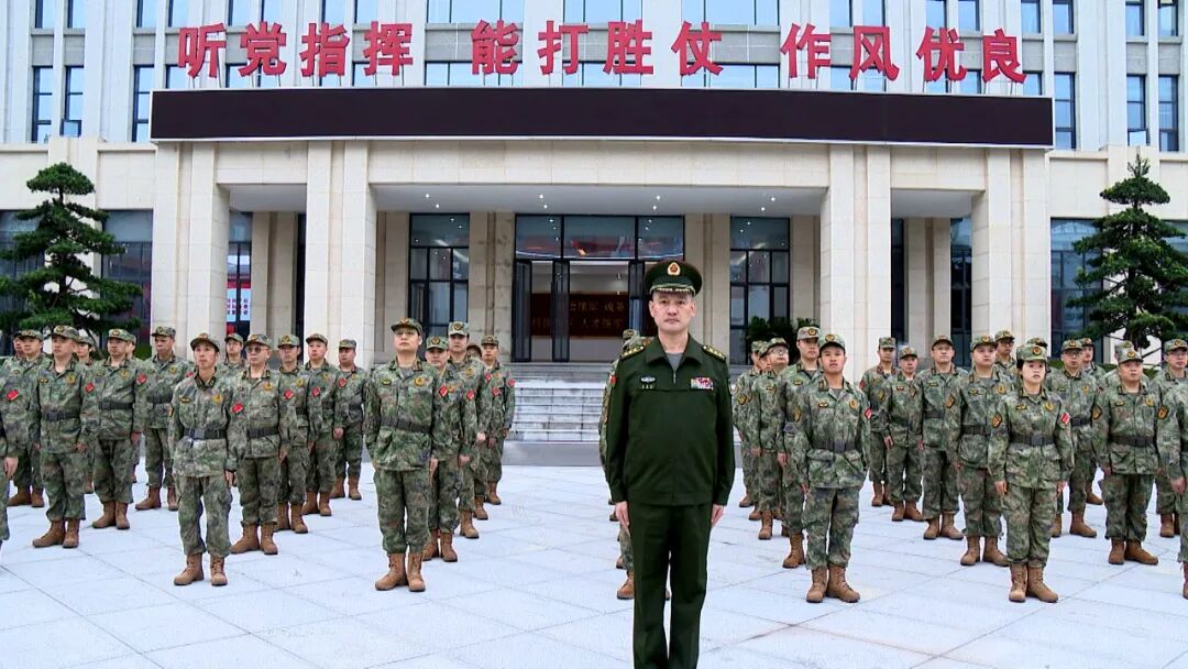 县人武部举行新营区升旗仪式暨专武干部培训