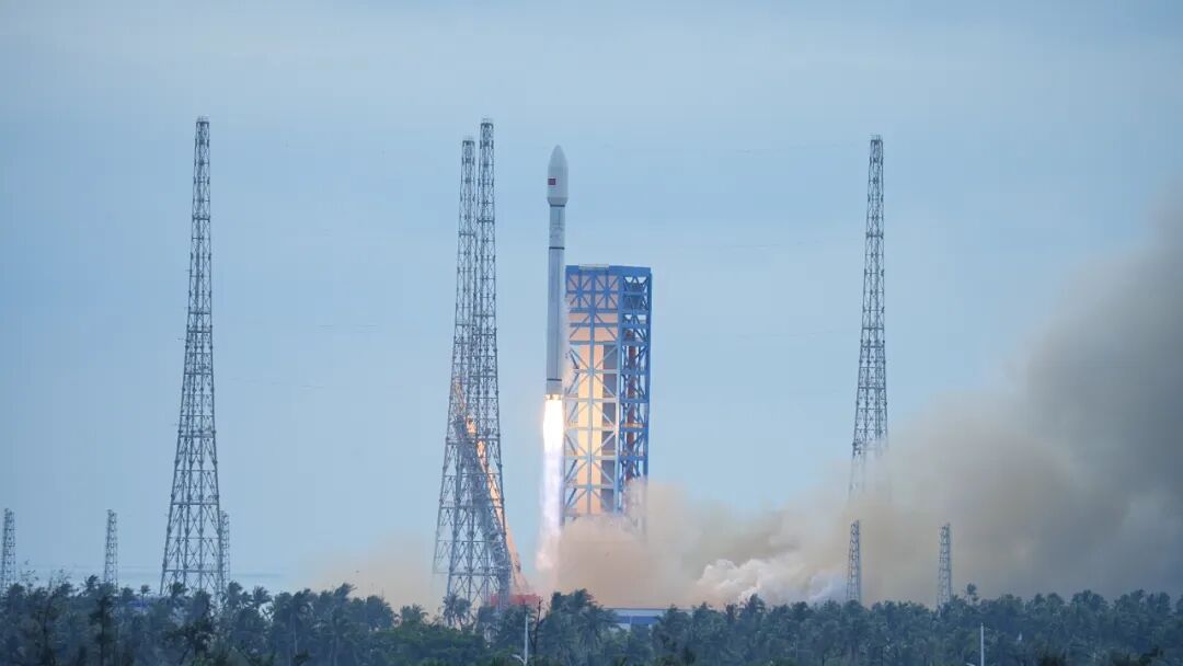 我国在文昌成功发射卫星互联网低轨13组卫星