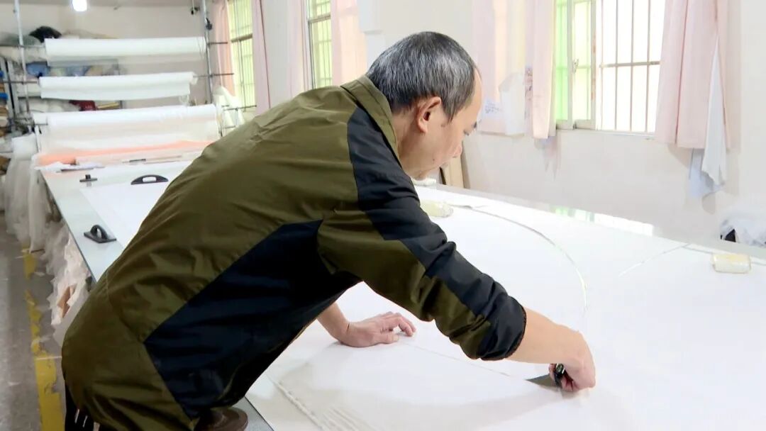 连续报道山村工坊“缝”出跨国浪漫（三）浪漫活乡村 小工坊有大未来