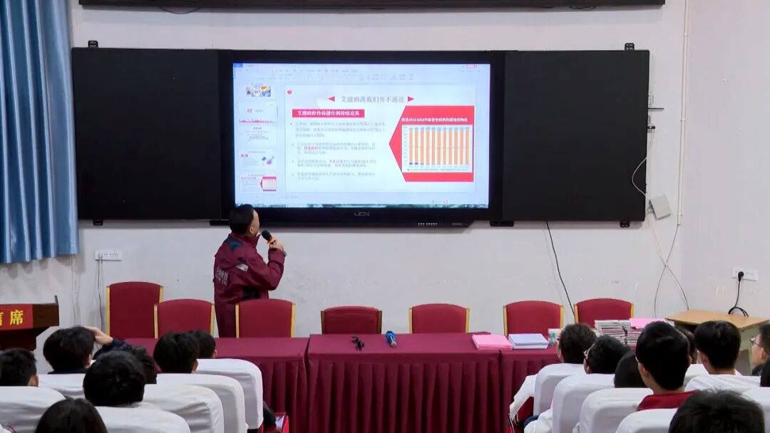 渠县开展“防艾进校园”宣传活动