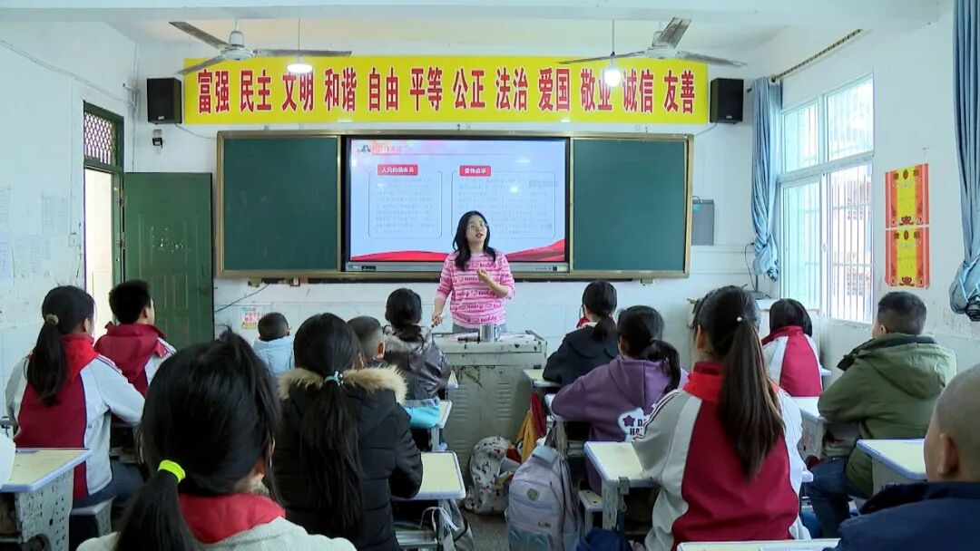 三月春风暖 雷锋精神润童心