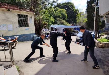 渠县土溪中学开展“最小应急单元”反恐防暴演练