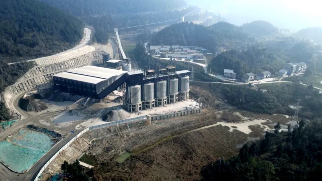 聚焦两会 |【委员风采】龚春华：金融赋能重点项目 精准滴灌实体经济