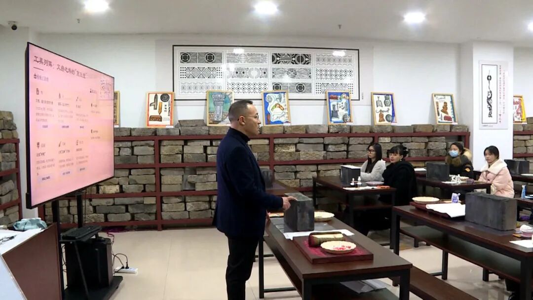 聚焦两会 |【委员风采】唐硕：深耕巴賨文脉 履行委员职责