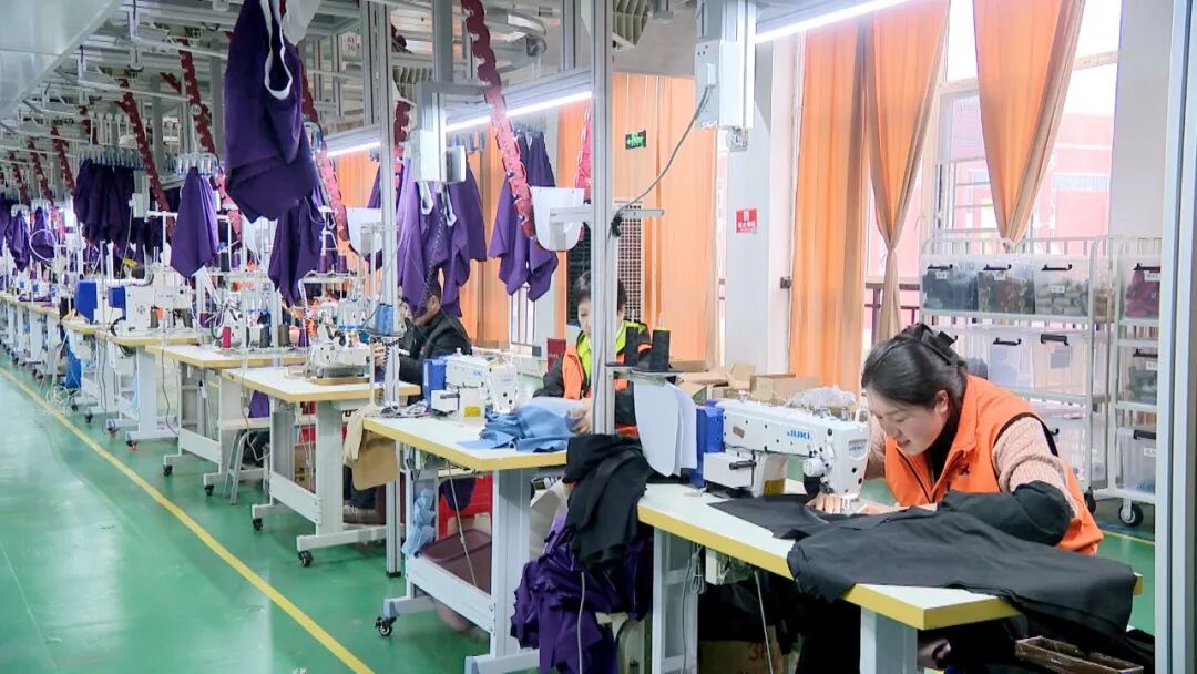 聚焦两会 |【代表风采】李瞻：实业兴企守初心 履职为民担使命